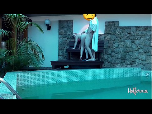 ❤️ Bos menjemput pembantu rumah ke kolam, tetapi tidak dapat menahan panas ☑ Lucah pada kami ❌❤